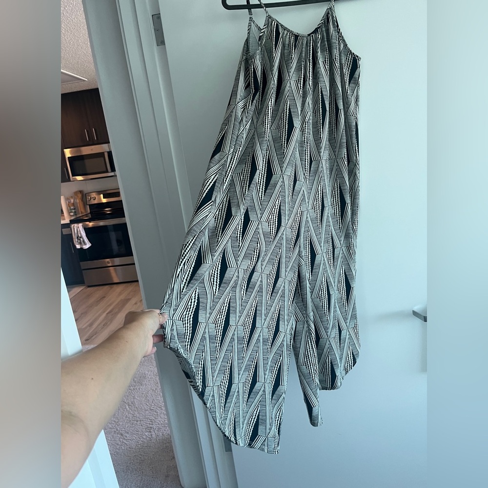 Stylish Patterned Jumpsuit - Picture 4 of 6